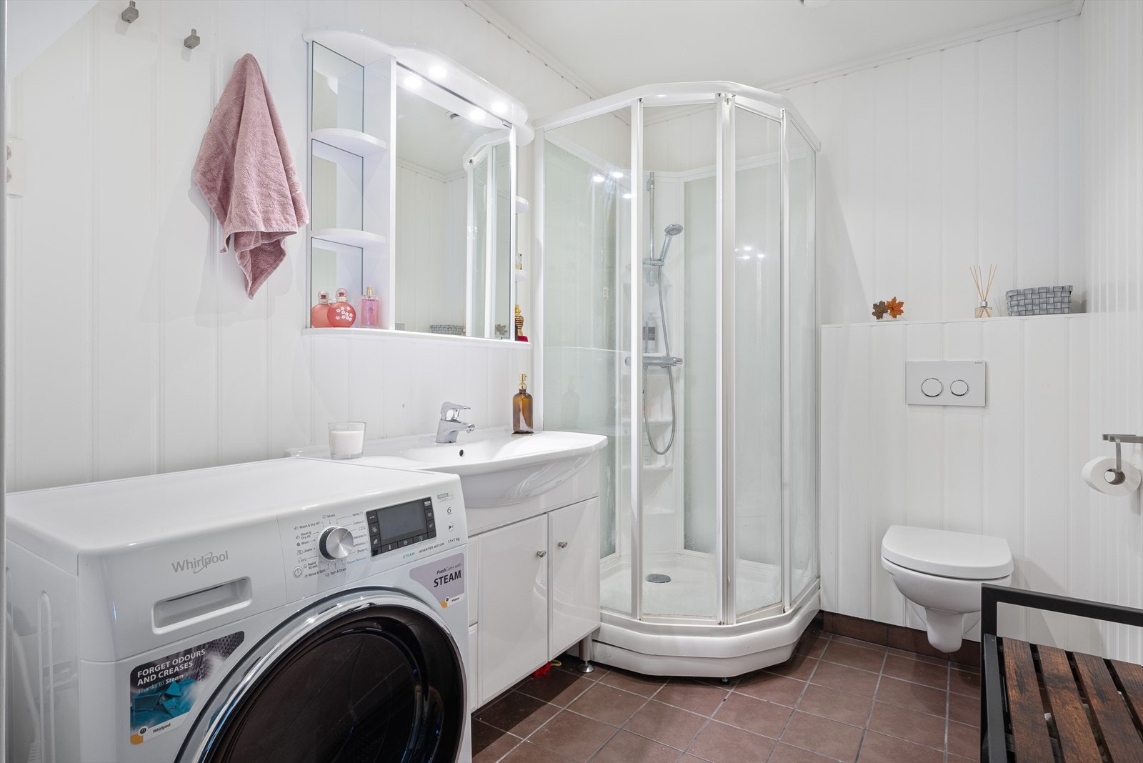 Badet ligger i første etasje og har godt armslag med sine 5 kvm. Galleribilde