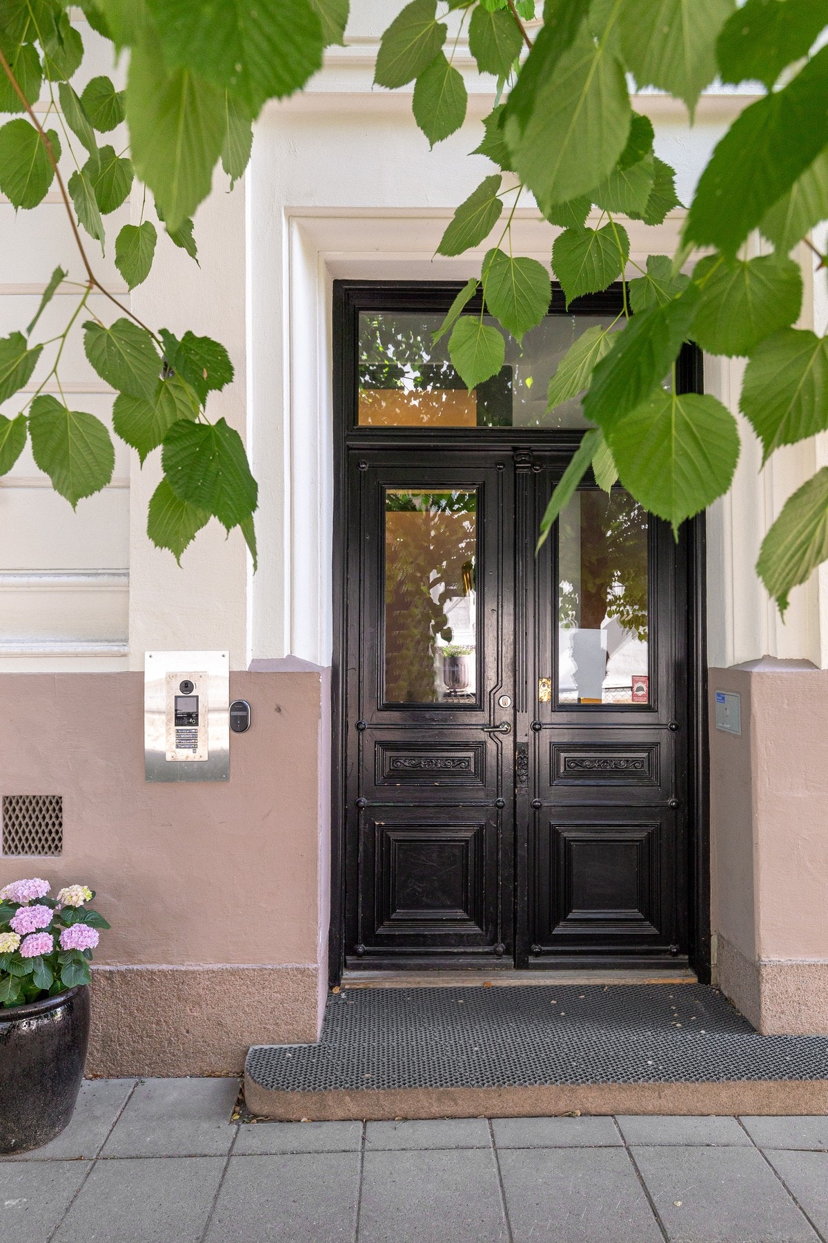 Hyggelig inngangsparti. Velkommen inn! Galleribilde