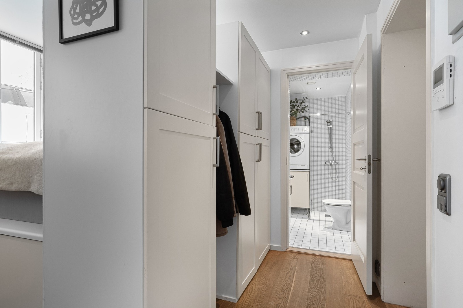 Gode oppbevaringsmuligheter i entré/gang. Galleribilde