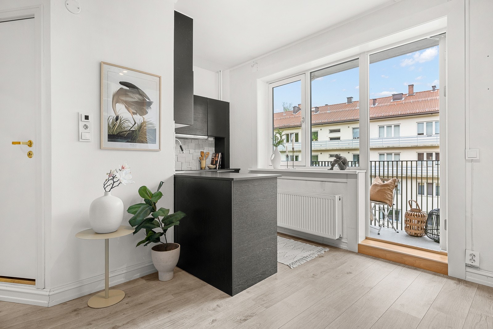 Vindusflatene slipper inn naturlig lys og er med på å gi en luftig romfølelse. Galleribilde