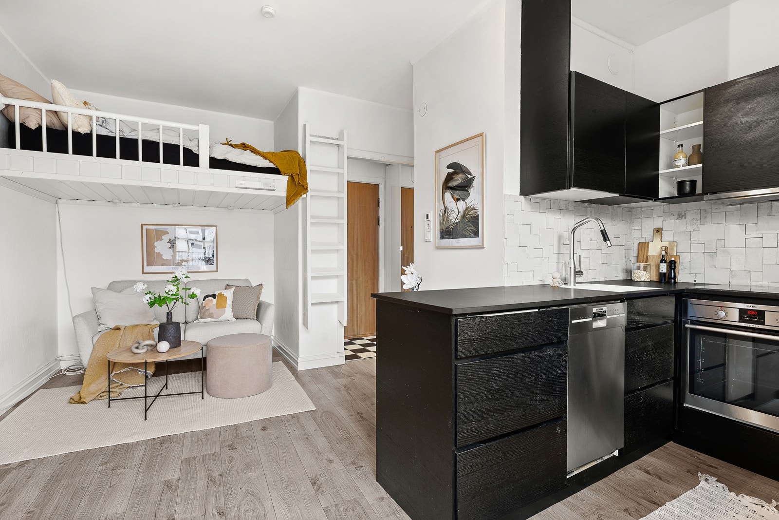 Selve planløsning vil du garantert oppleve som praktisk - del inn i soner og optimaliser hver kvadratmeter Galleribilde