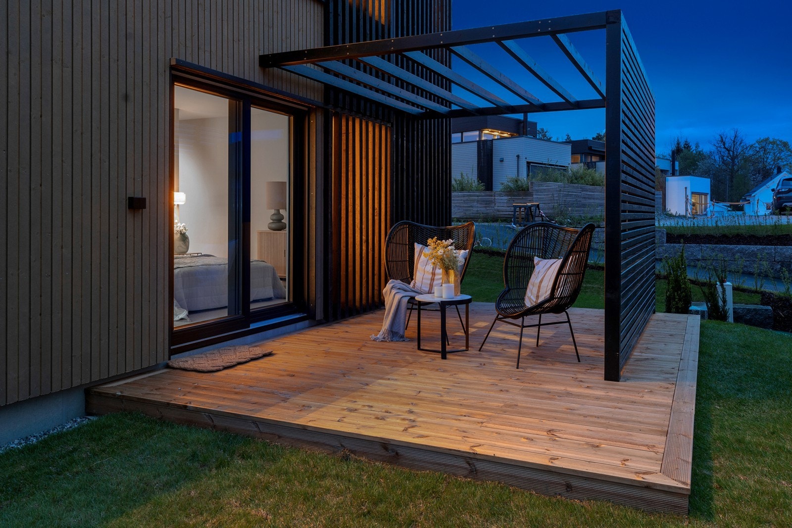 Terrasse med pergola med utgang i fra hovedsoverom - sjøutsikt Galleribilde