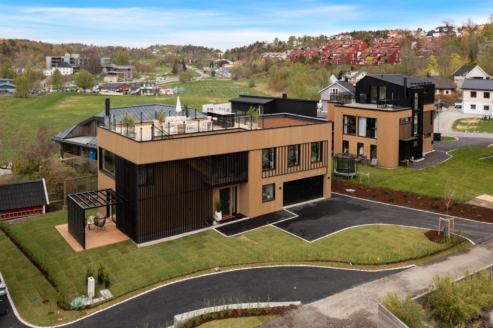 Hele tomten er pent opparbeidet! Galleribilde