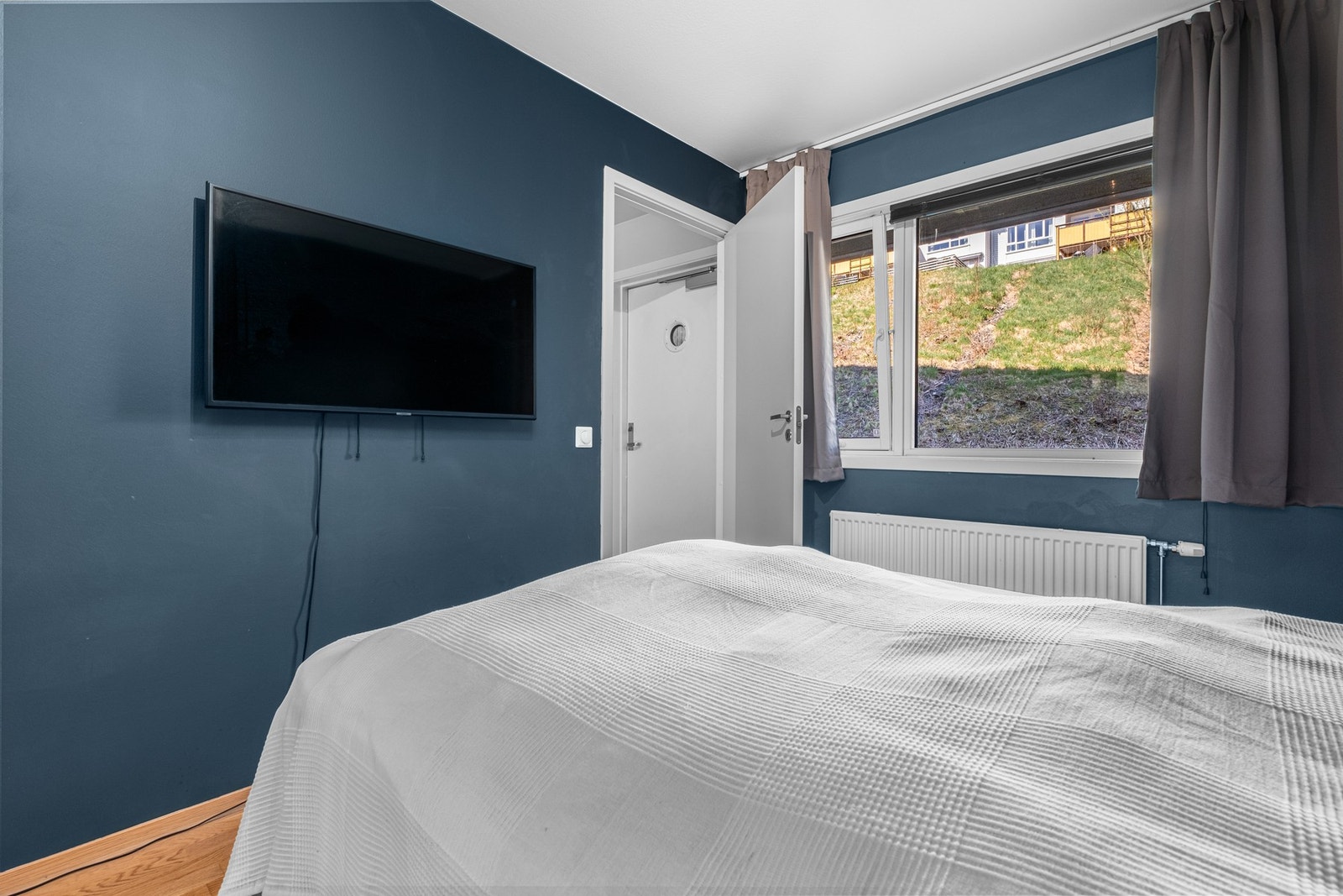 Montert tv til soverommet Galleribilde