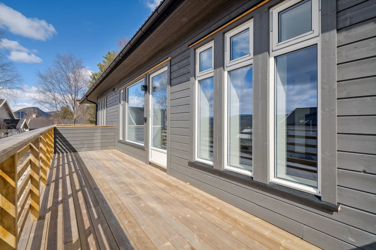 Terrasse har adkomst fra stue. Galleribilde