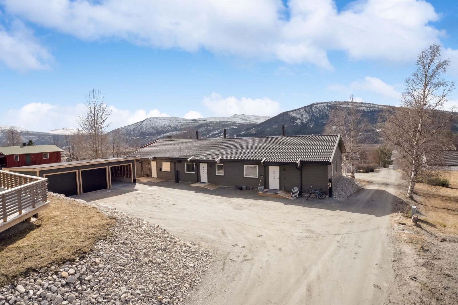 Fagerhøy! Det er den midterste leiligheten som er for salg. Galleribilde