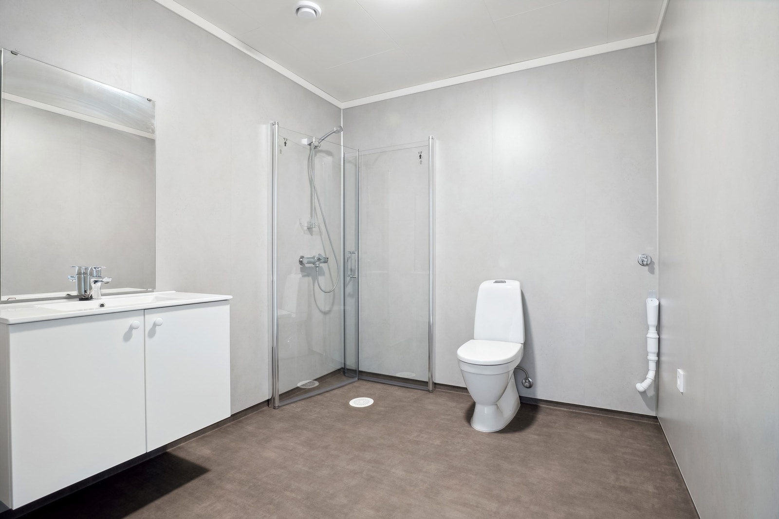 Bad med opplegg for vaskemaskin. Galleribilde