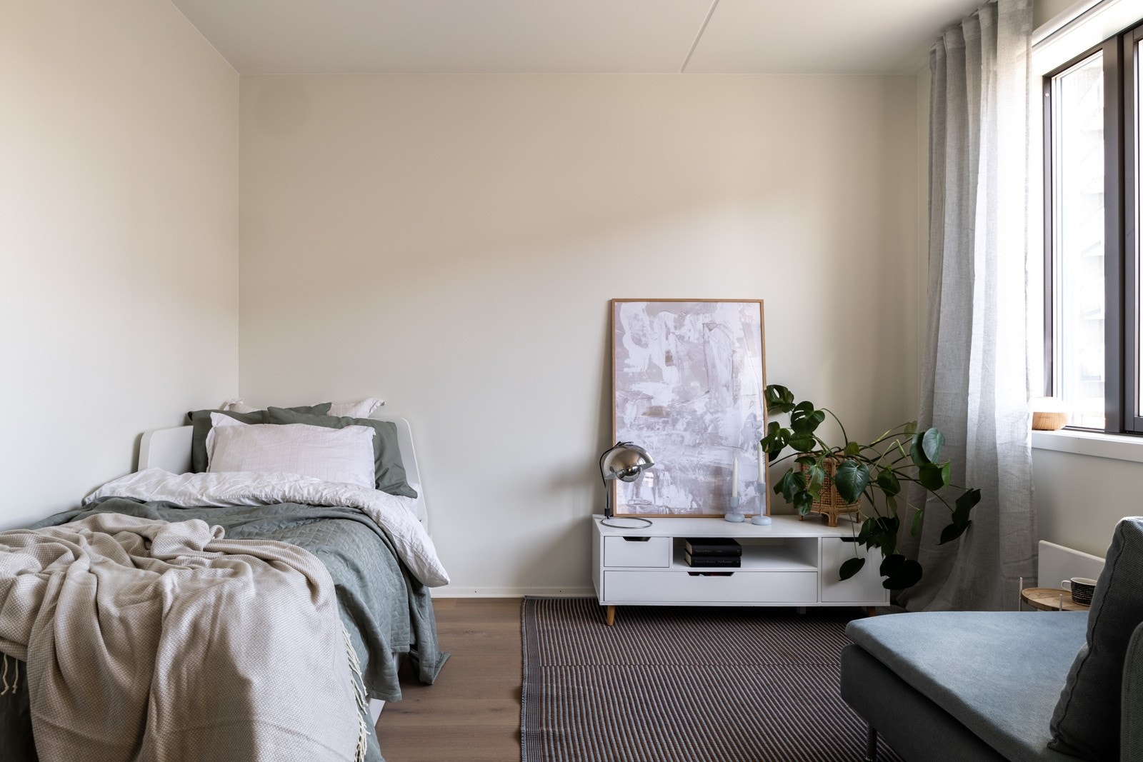 En arealeffektiv hybel dersom man innreder med enkle møbler og utstyr. Galleribilde