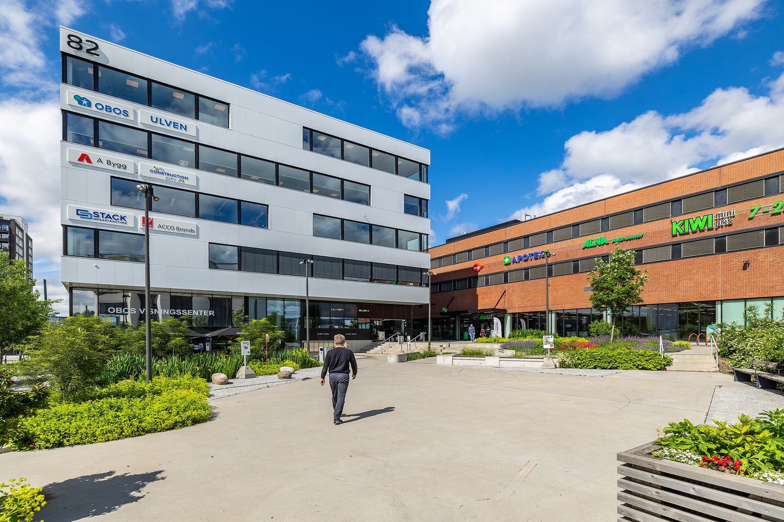 Leiligheten har umiddelbar nærhet til "alle" fasiliteter. Galleribilde