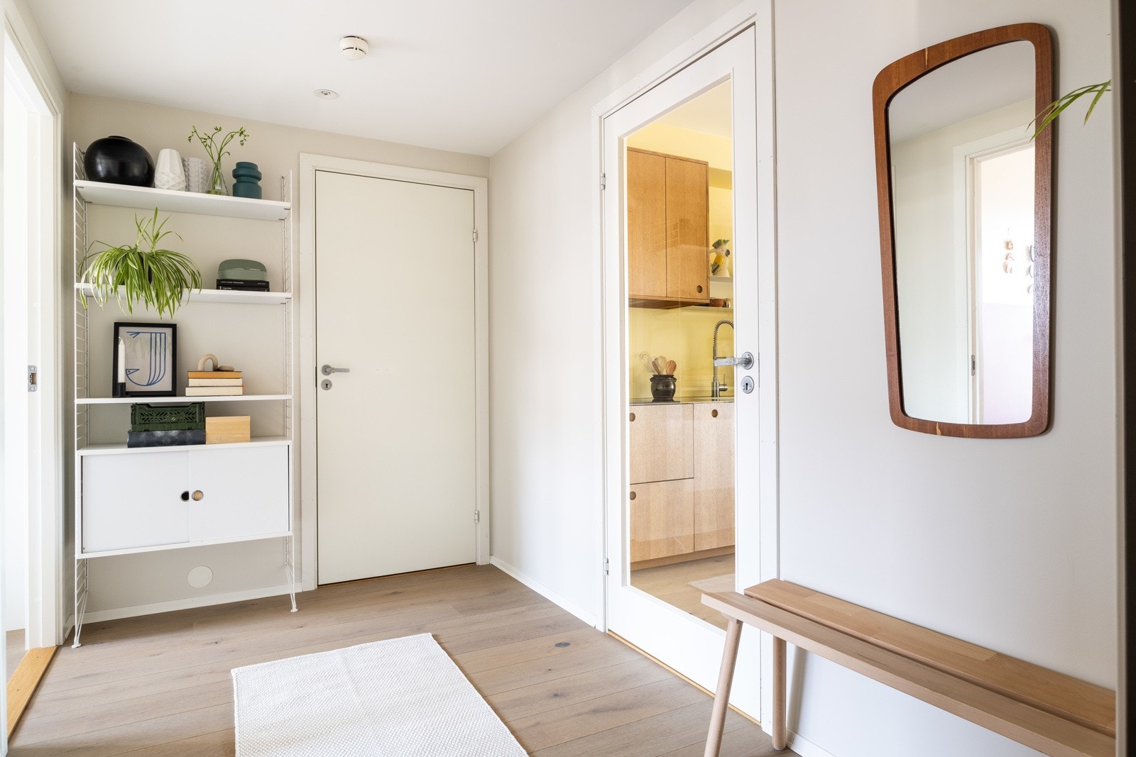 Gang som fører deg inn til stuen, badet og to av soverommene. Galleribilde