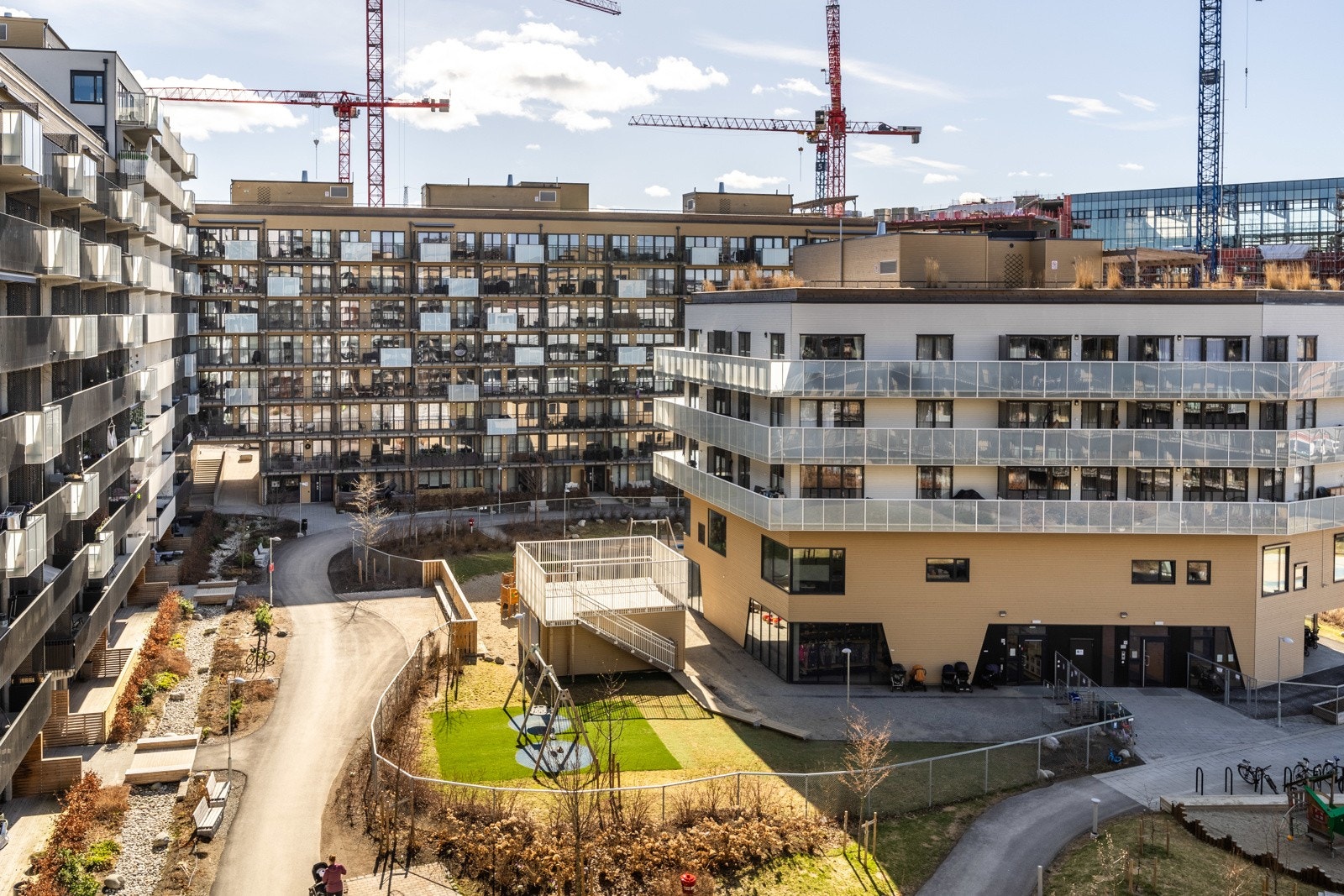 Området er barnevennlig, ligger sentralt til og med nærhet til naturen. Alt man ønsker seg! Galleribilde