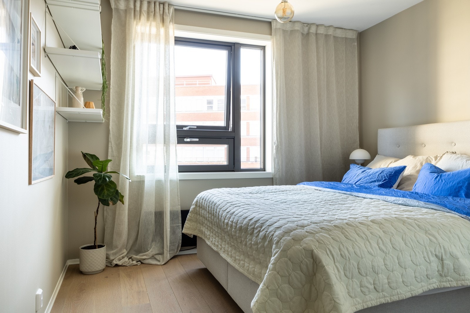 Det andre soverommet har god plass til seng, nattbord etc.. Galleribilde