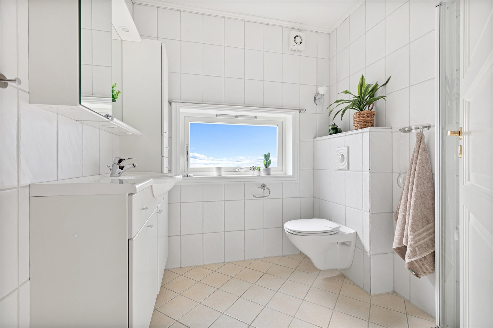 Bad er oppført av forrige eier og fagmann i 2005 ifølge forrige salgsoppgave. Galleribilde