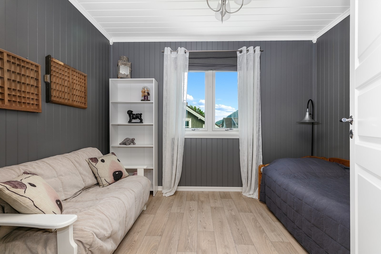 Rommene passer fint som barnerom, gjesterom, kontor eller liknende. Galleribilde