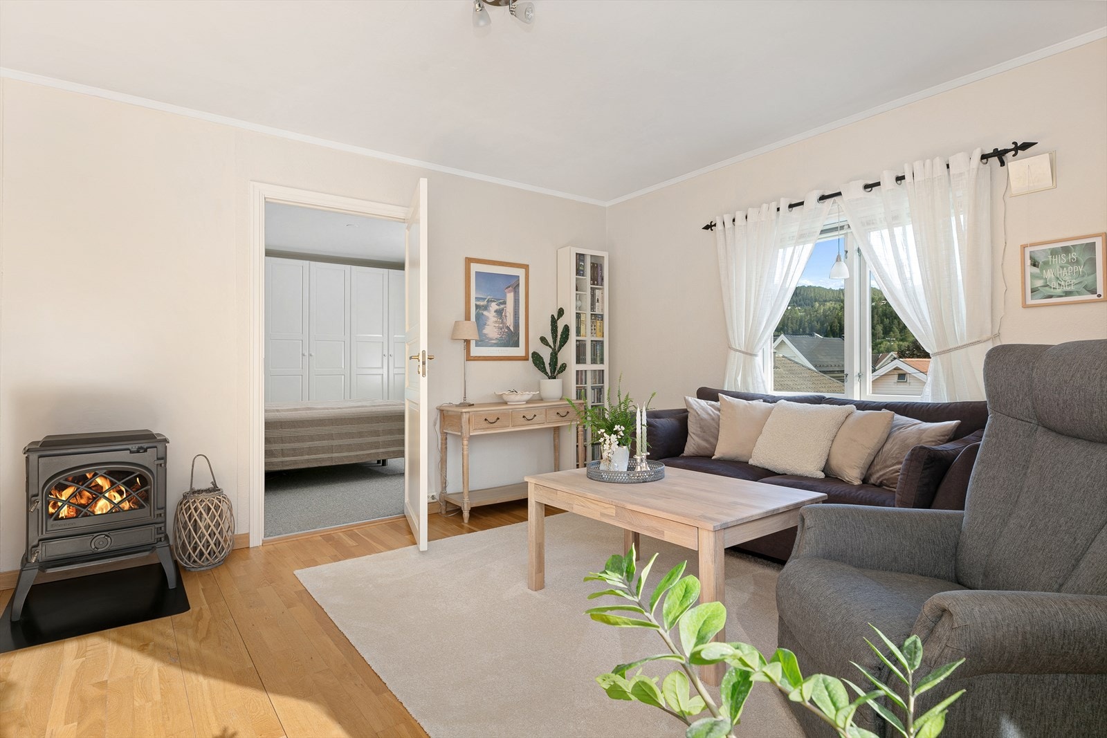 Peisovnen bidrar med å skape en hyggelig atmosfære. Galleribilde