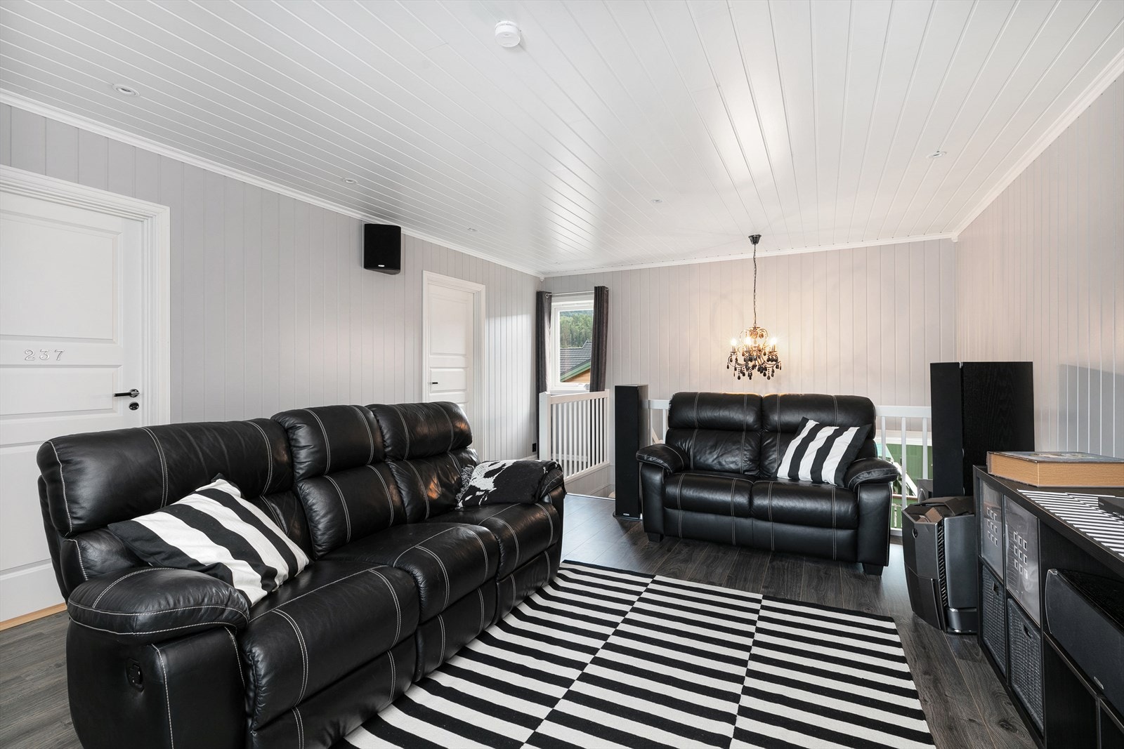 Stuens areal gir gode møbleringsmuligheter. Galleribilde