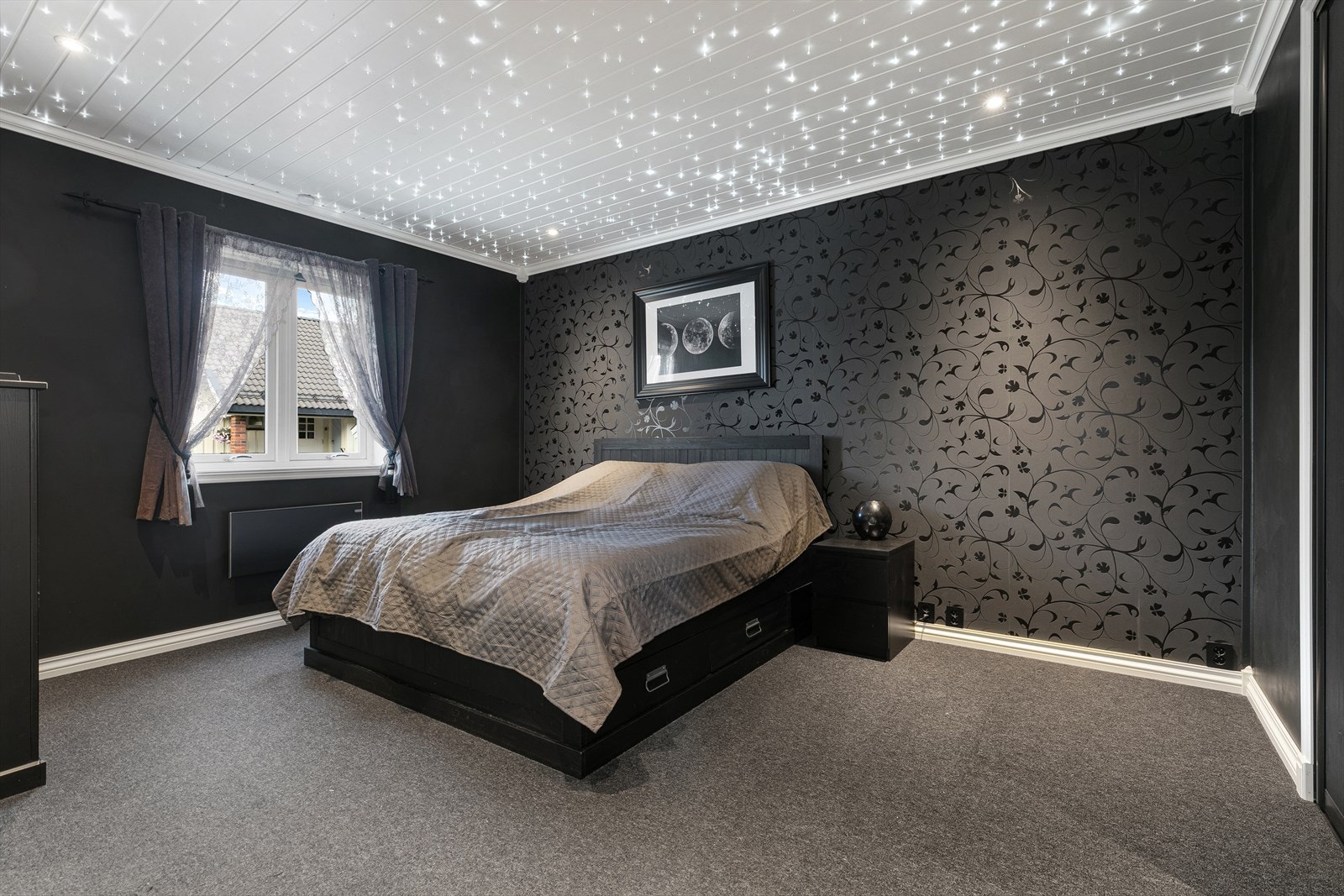 Herfra er det adkomst til både walk-in closet og baderom. Galleribilde