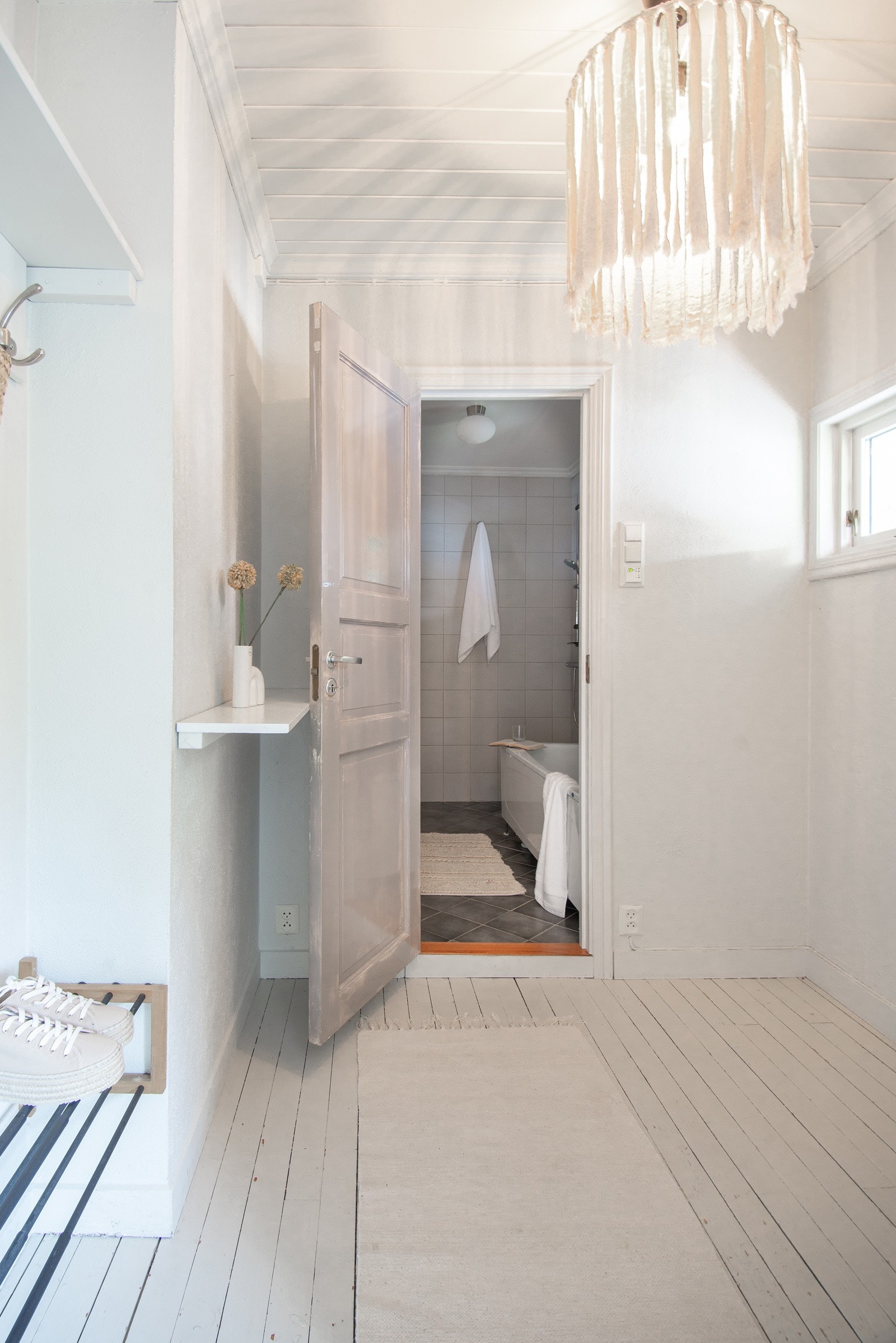 Badet ligger til høyre for inngangspartiet Galleribilde