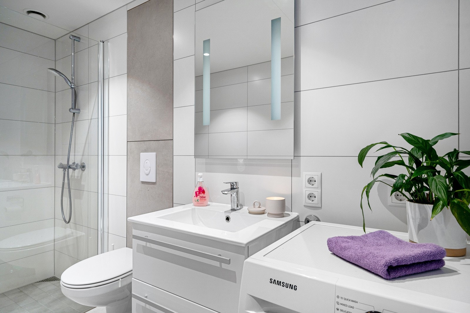 Badet er på ca 6 kvm, og har bra standard. Galleribilde