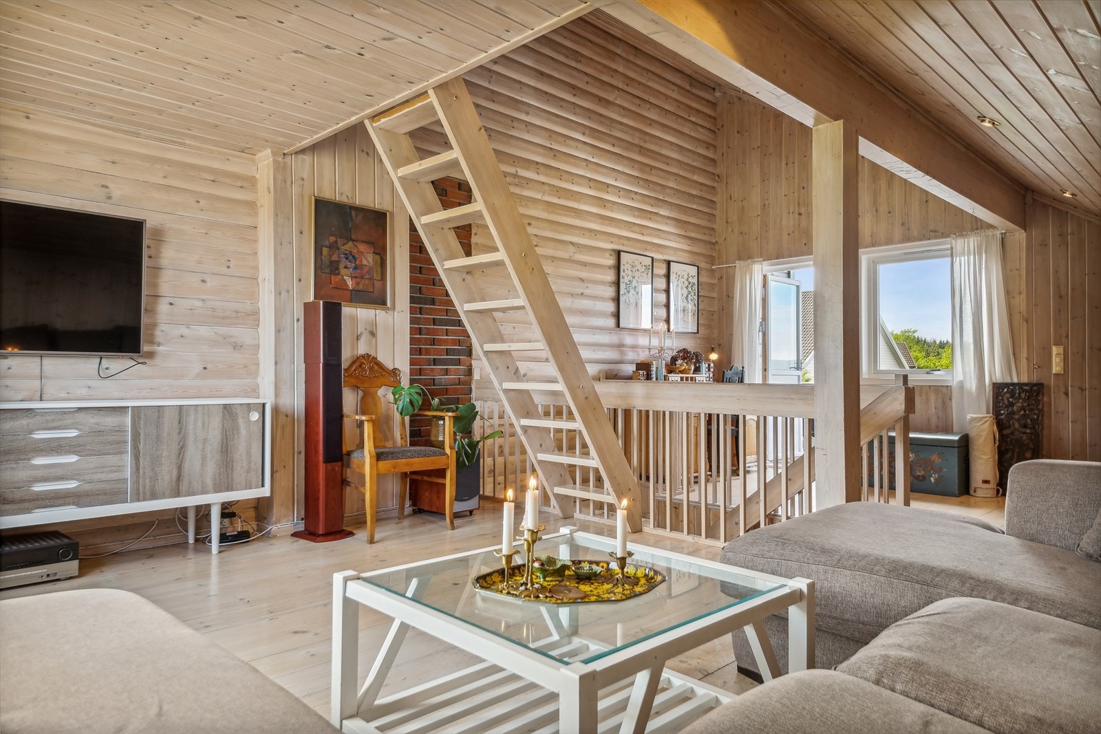 Romslig loftstue i 3. etasje Galleribilde