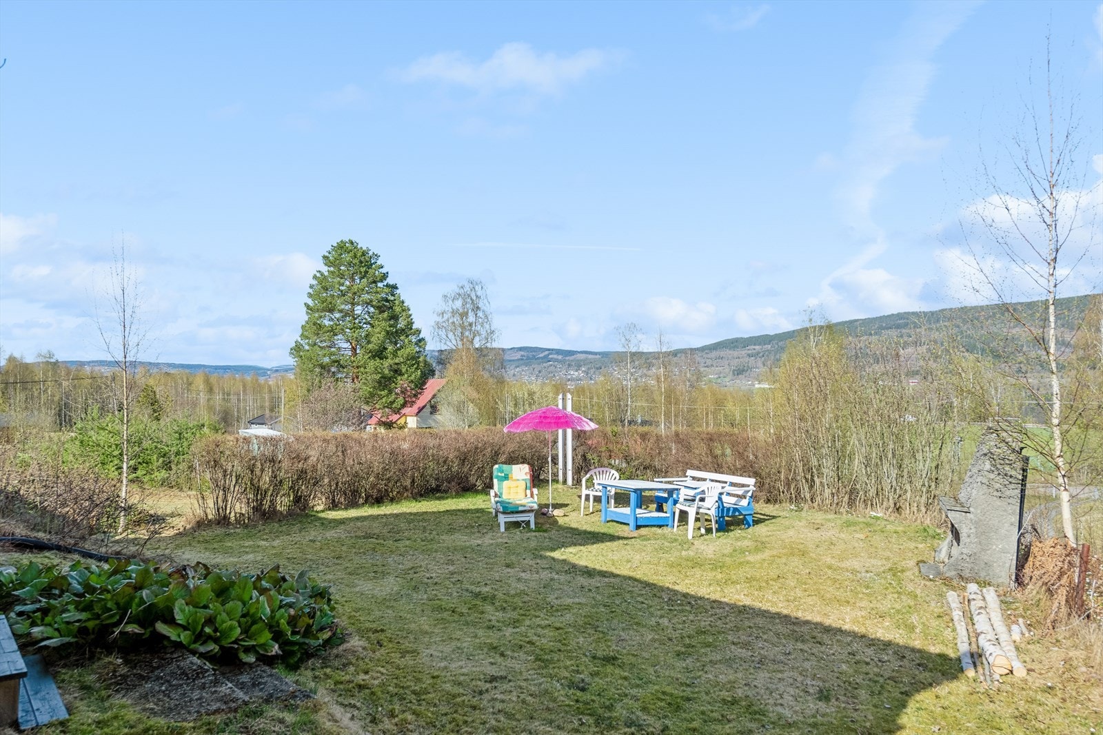 Enebolig med stor tomt på over 3,2 daa - Fin utsikt over Randsfjorden ...