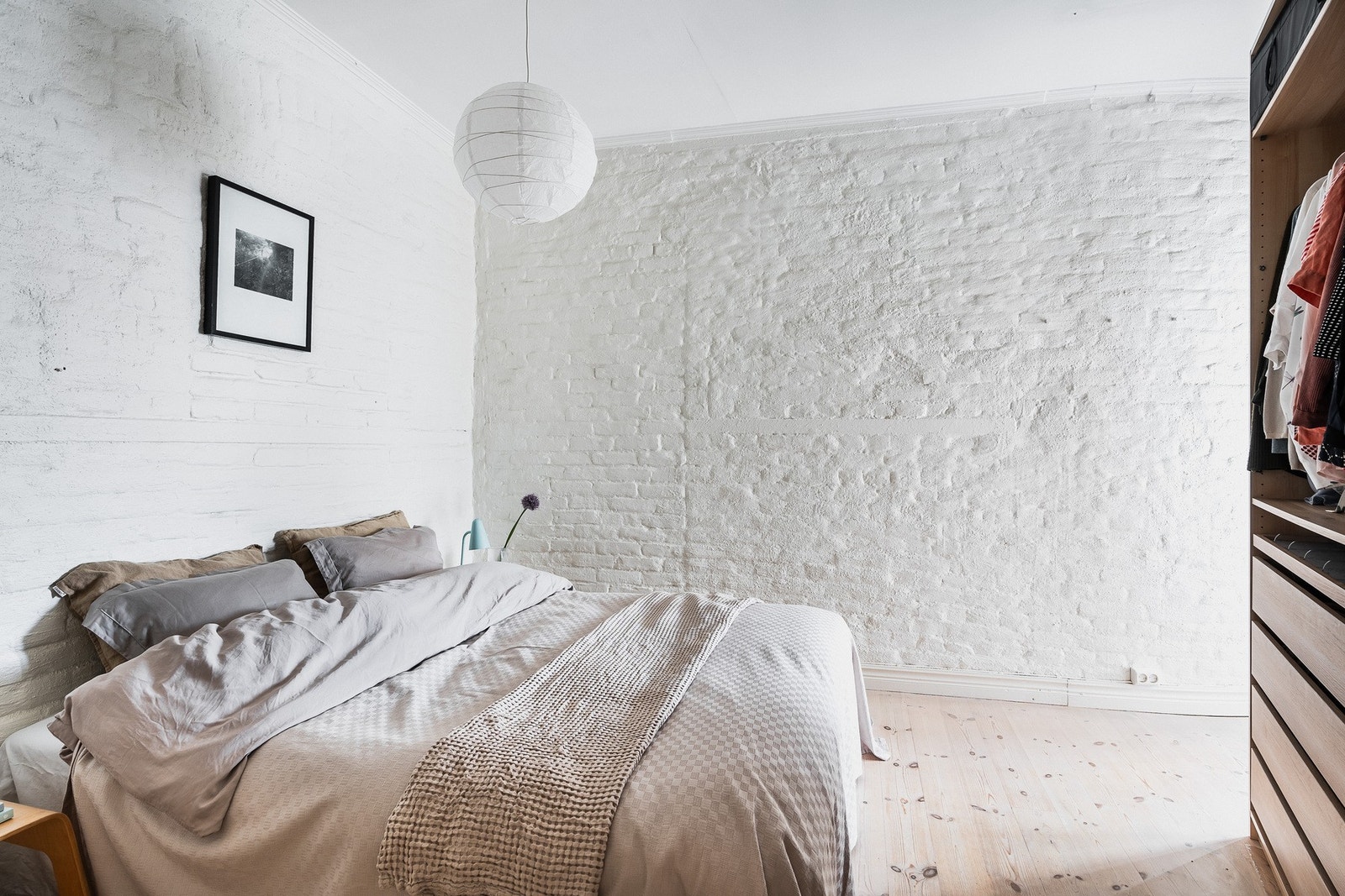 Soverom nr. 1 med adkomst til balkongen. Galleribilde