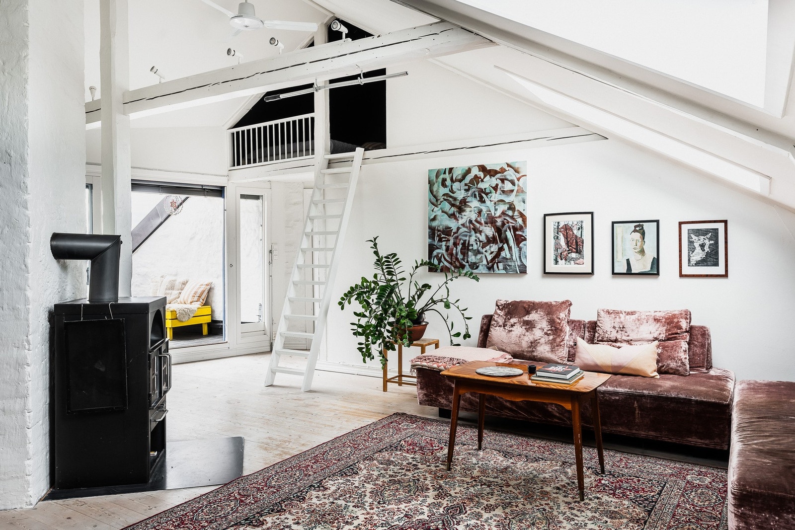Attraktiv loftsleilighet o/2 etasjeplan (fjerde etasje og loft). Galleribilde
