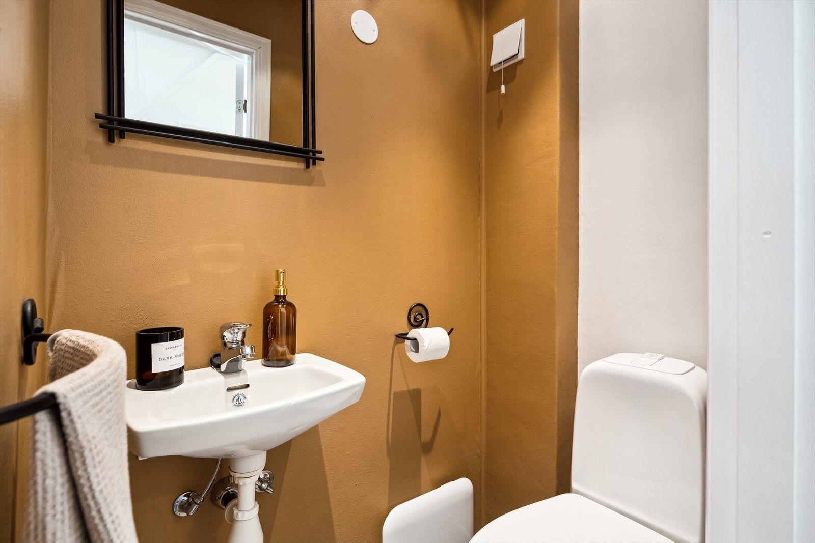 I første etasje har boligen et separat wc-rom ved gangen. Galleribilde