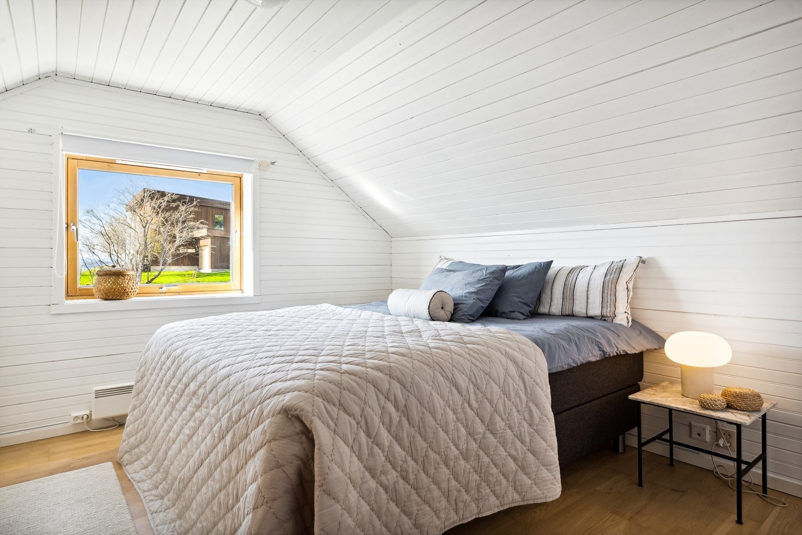 Med hele fire soverom er det god plass til familier med flere barn. Galleribilde