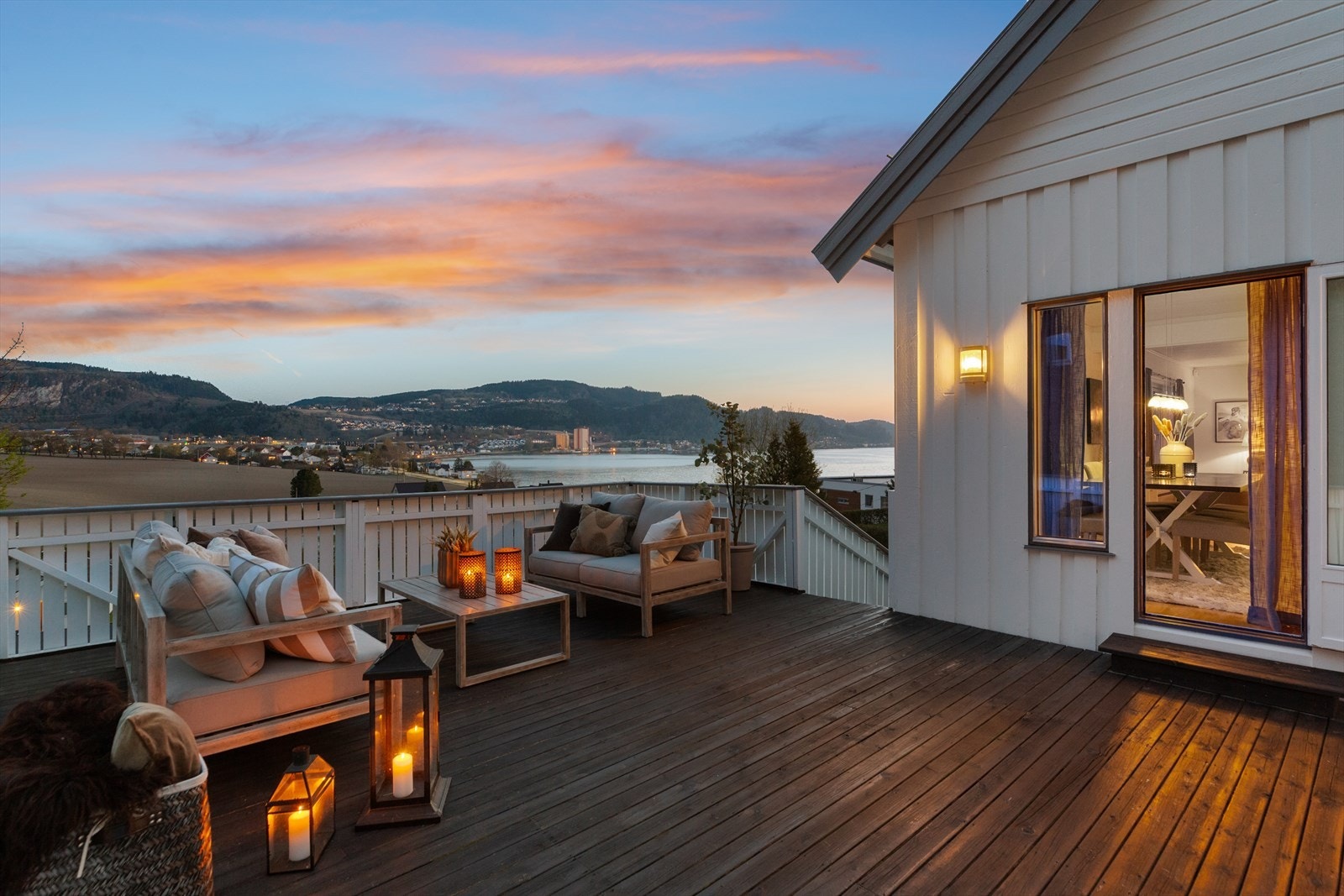 De store uteplassene innbyr til både stille stunder og lange, sosiale kvelder i godt lag. Galleribilde