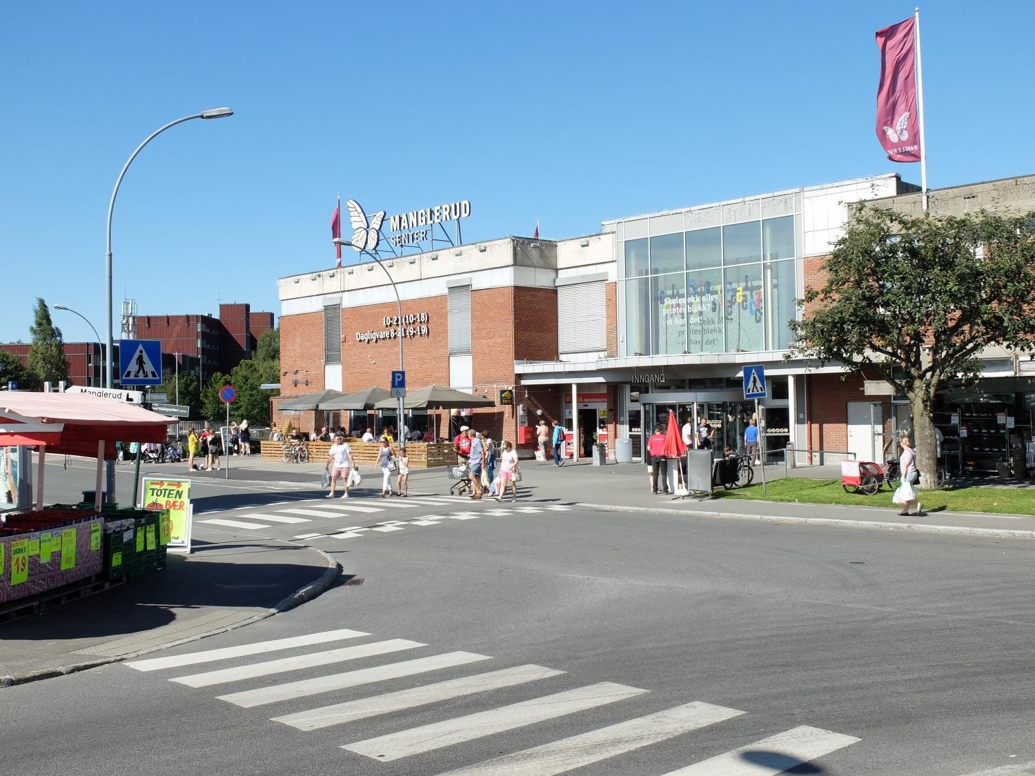 Kun få mintters gange til Manglerud senter, buss og t-bane. Galleribilde
