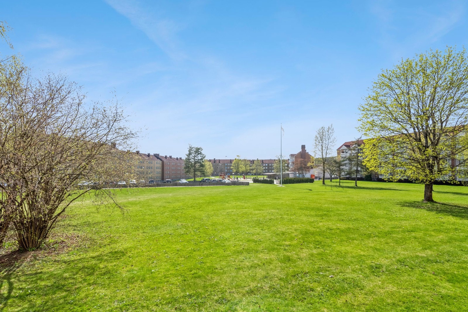 Fin utsikt fra usjenert og fin balkong. Galleribilde