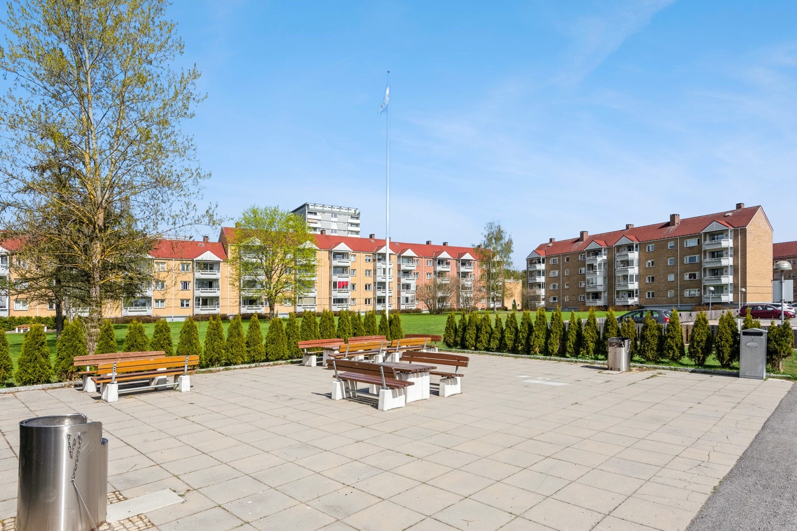 Fine utearelaer i brl. Galleribilde