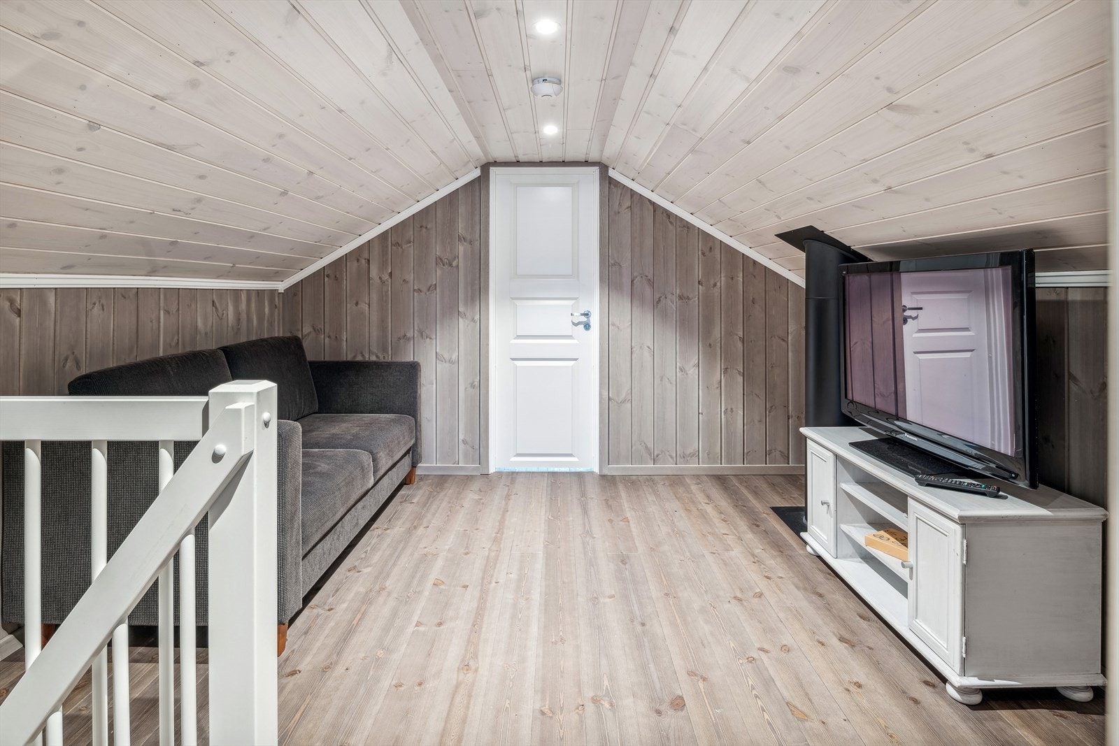 Loftstue med god plass for ønsket møblement. Galleribilde