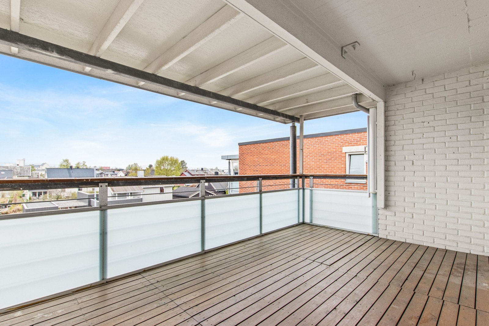 Sørvendt terrasse. Galleribilde
