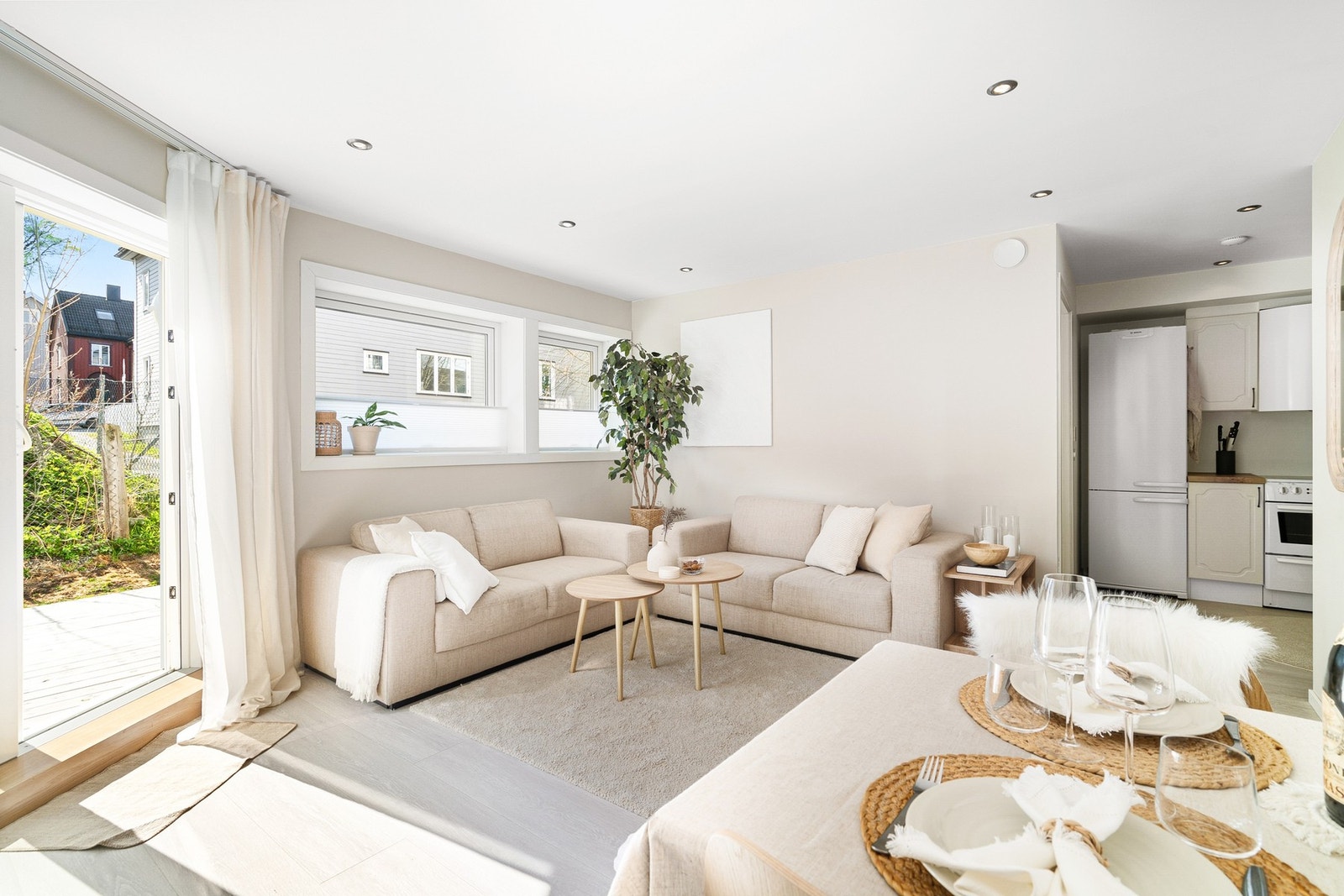 Flott og romslig stue med svært lite innsyn. Galleribilde