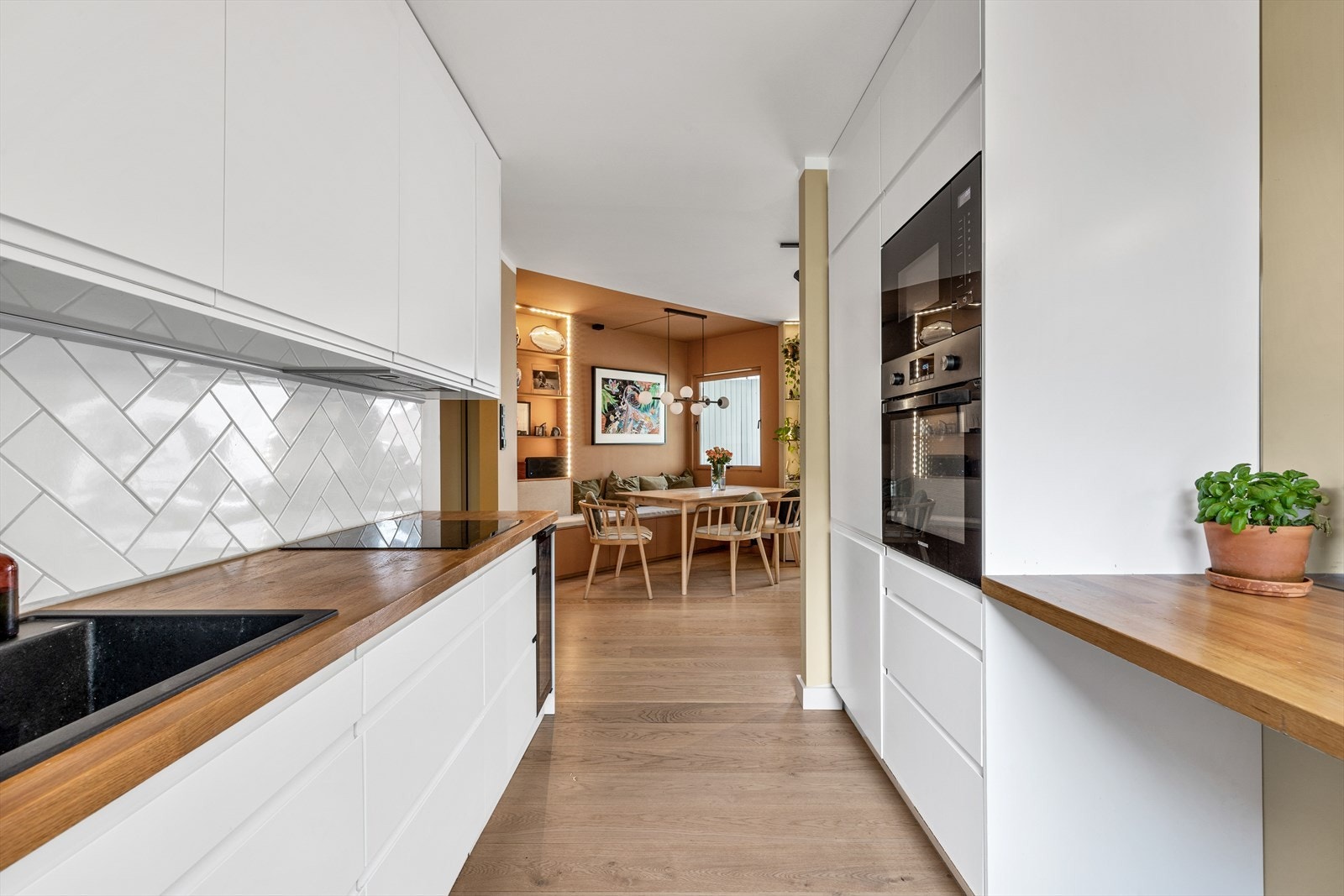 - Godt med benk- og skapplass - Galleribilde