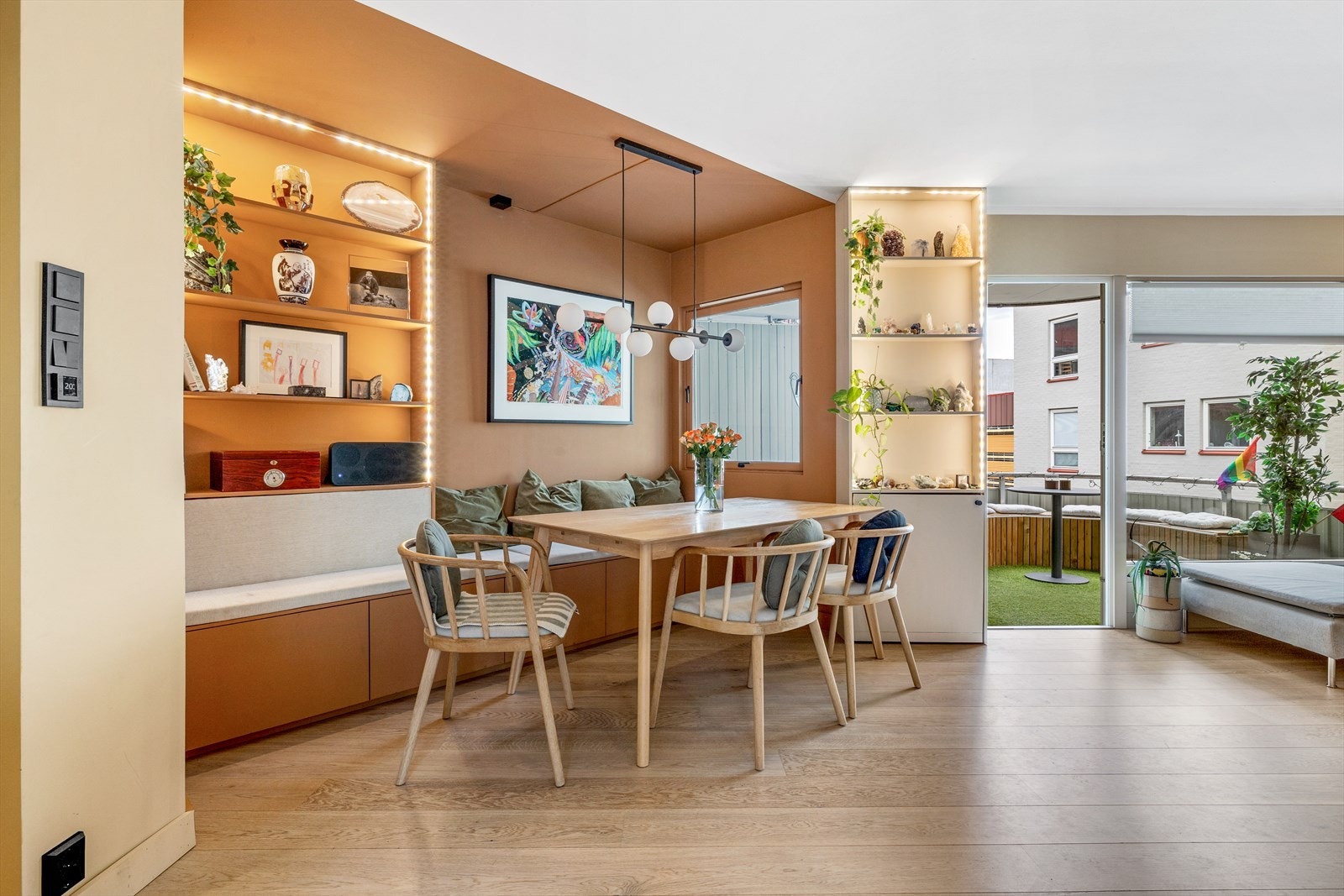 - God plass til spisebord i stuen - Galleribilde