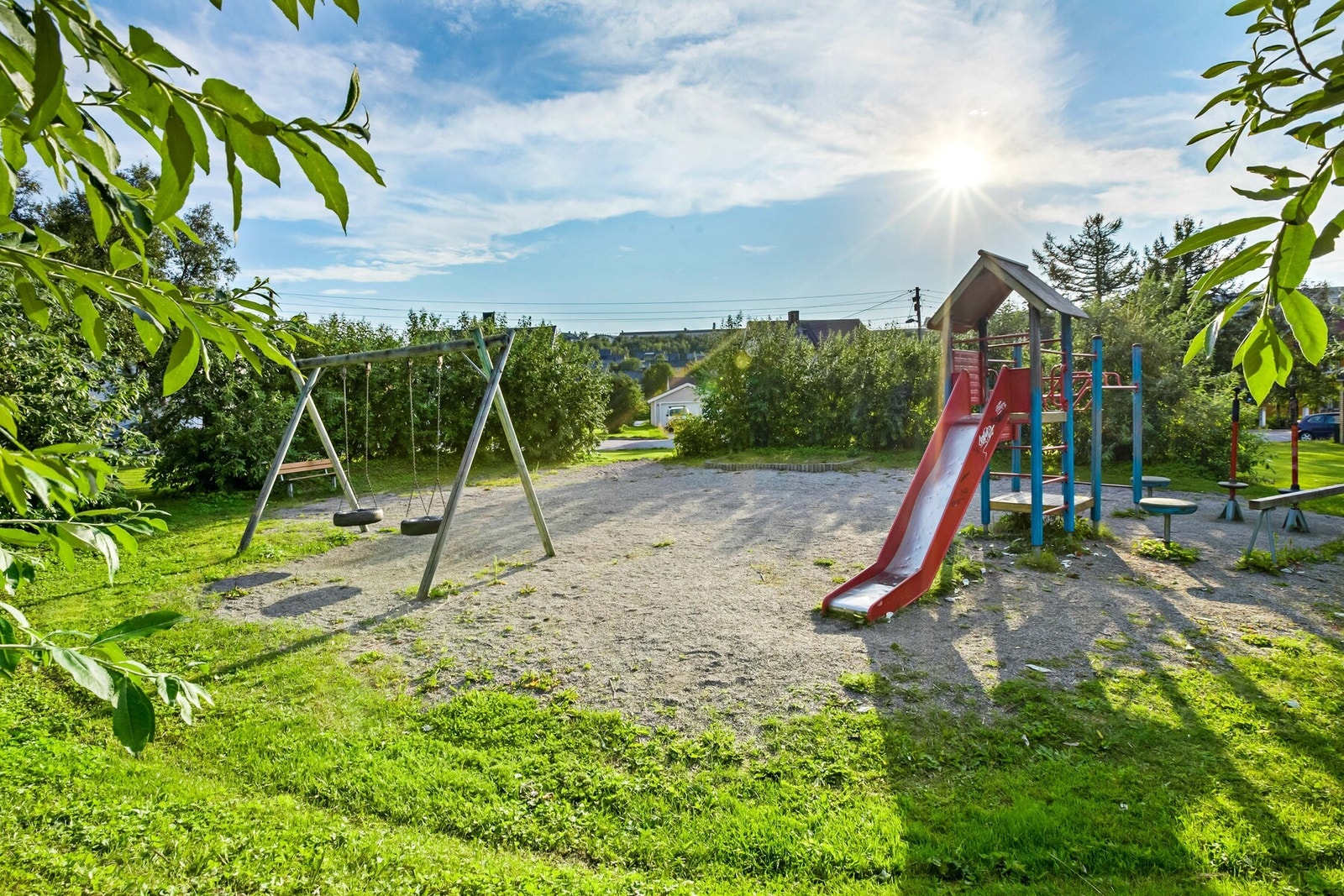 Kun noen meter fra boligen ligger det opparbeidet lekeplass Galleribilde