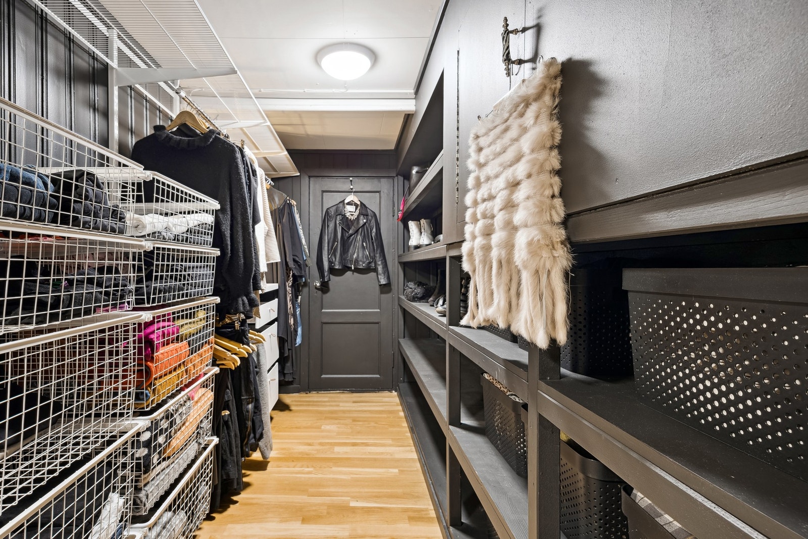 Her er det rikelig med plass for oppbevaring Galleribilde