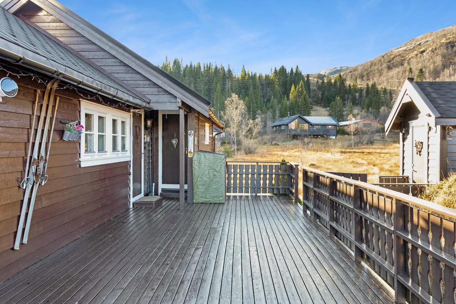 Romslig terrasse med flott utsikt. Galleribilde