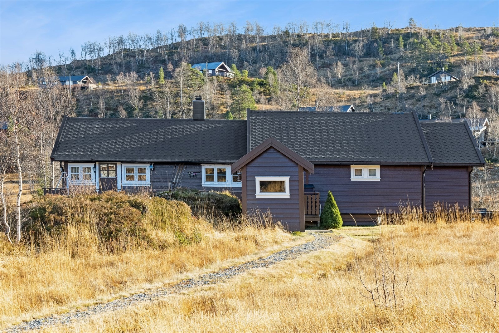 Flott, velholdt og romslig hytte i Mødalen. Galleribilde