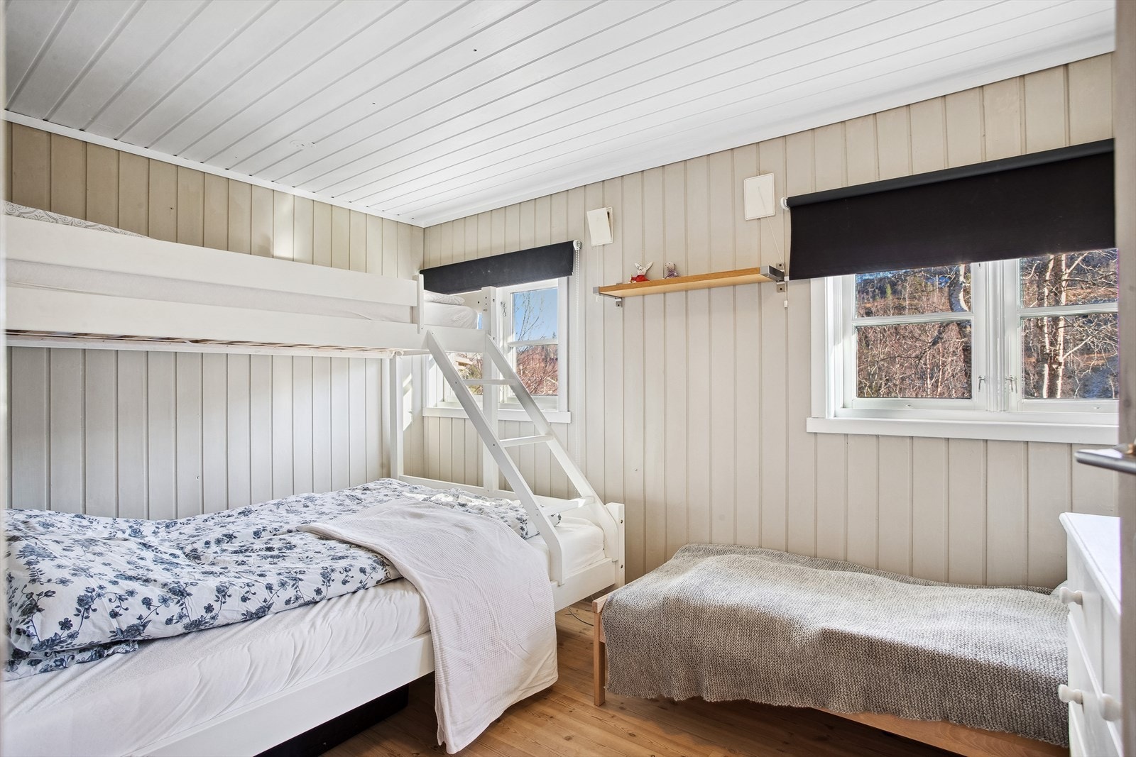 Soverom nummer to med mange sengeplasser. Galleribilde