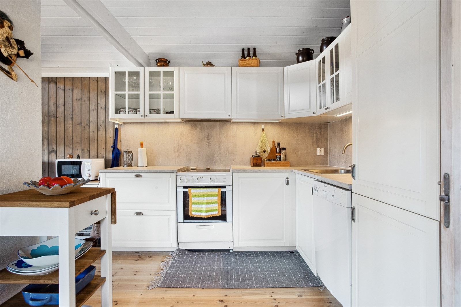 Moderne kjøkkeninnredning fra 2021. Galleribilde