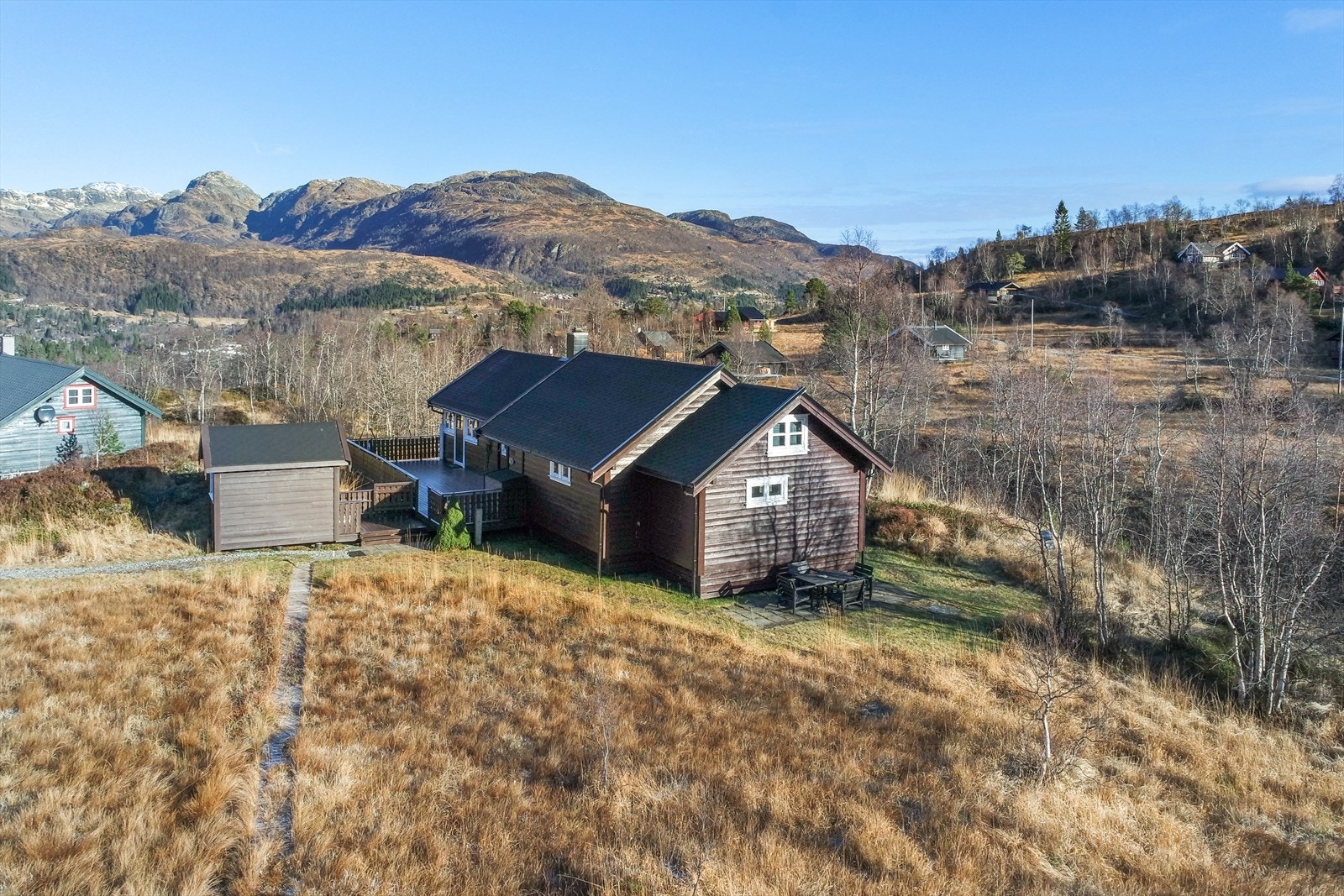 Velkommen til Mødalsvegen 146. Presentert av Eiendomsmegler Vest Galleribilde