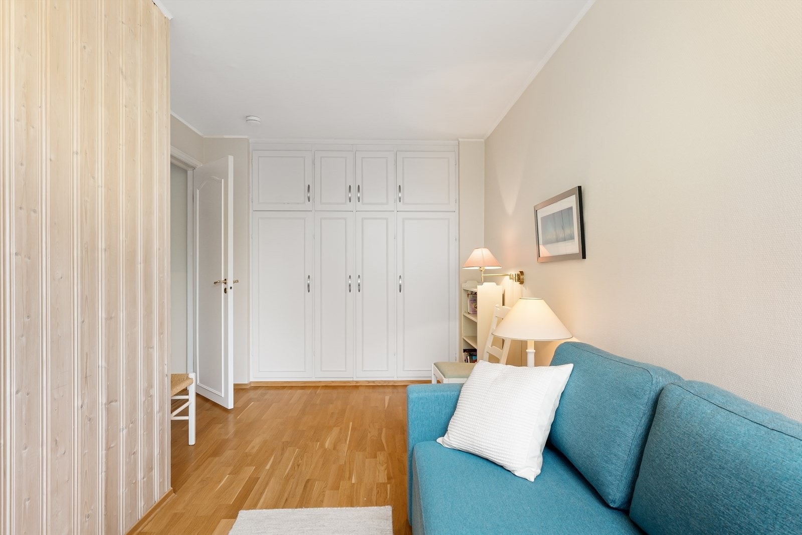 Soverom 2 er også godt utrustet med garderobeskap. Galleribilde