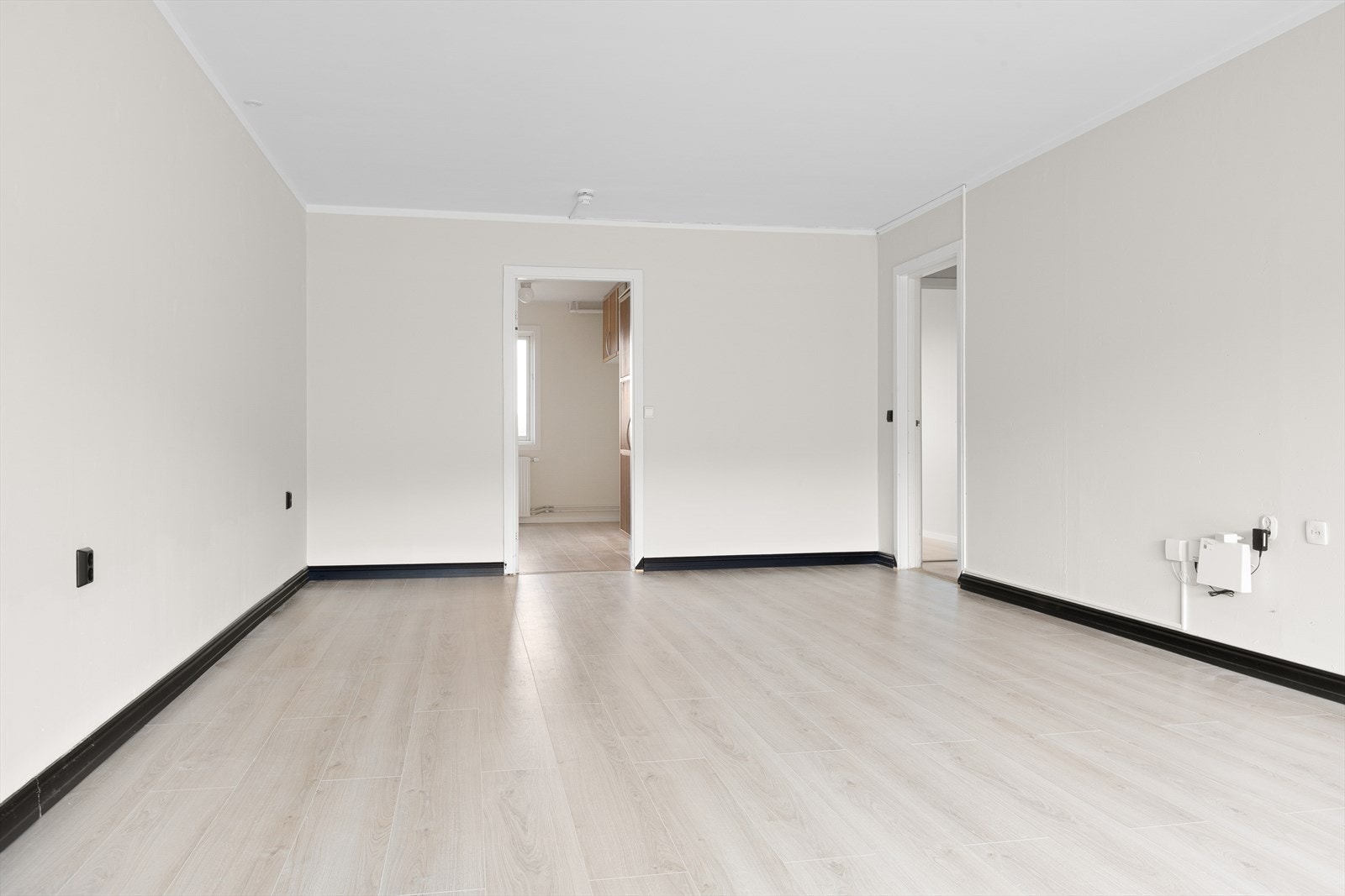 Fra stuen er det adkomst til kjøkken Galleribilde