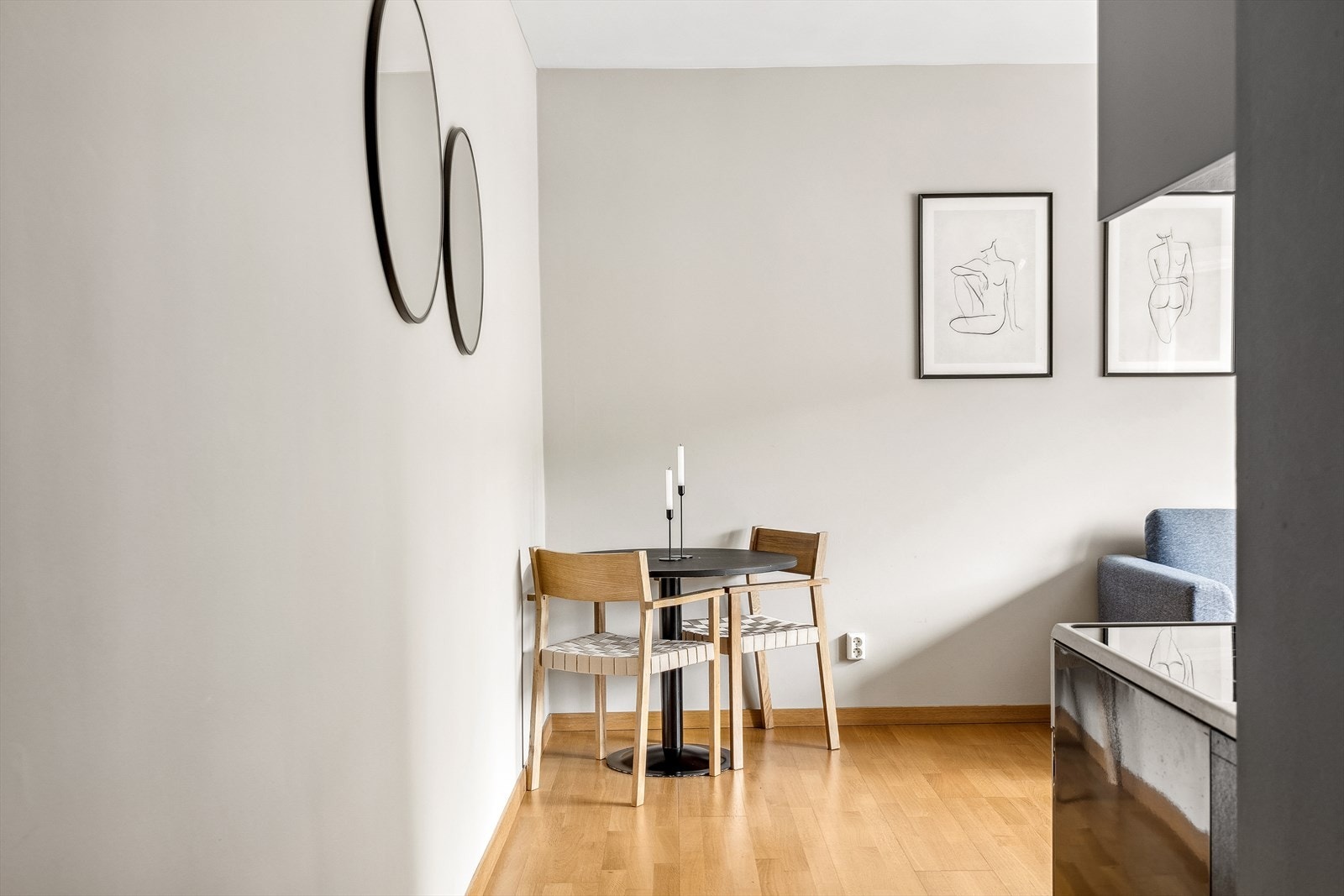 Beliggende på den sjarmerende og hyggelige bydelen Kampen. Den er omringet av sjarmerende omgivelser med sentral beliggenhet og kort gangavstand til kollektivtilbud, byens flotteste parker og gode servicetilbud. Galleribilde