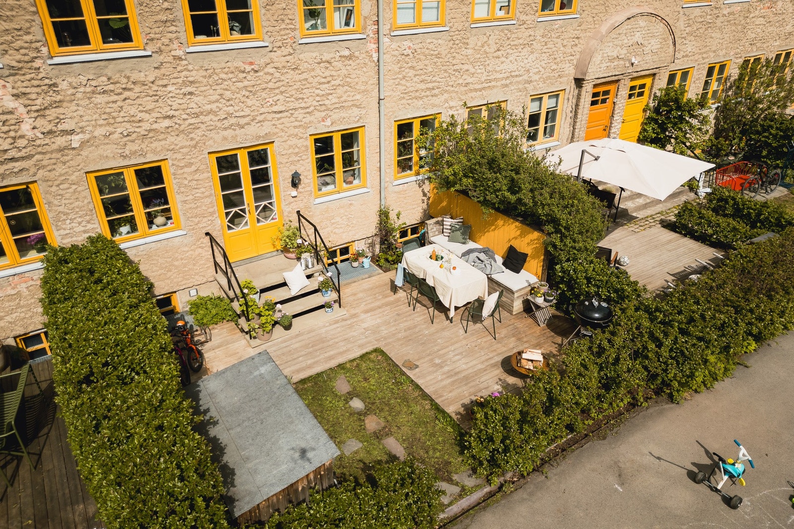 Et herlig sted å tilbringe tid på sommerhalvåret, eller foran bålpannen på vår og høst. Galleribilde