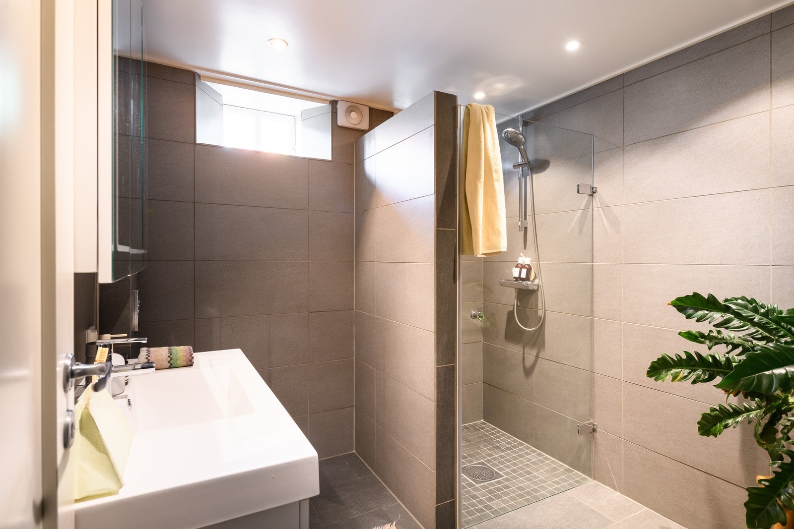 Badet rommer en småbarnsfamilie i morgenrushet, og gir ro og alenetid når det virkelig trengs. Galleribilde